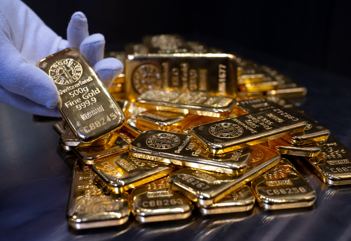 Top bank revamps gold price target for rest of 2026
