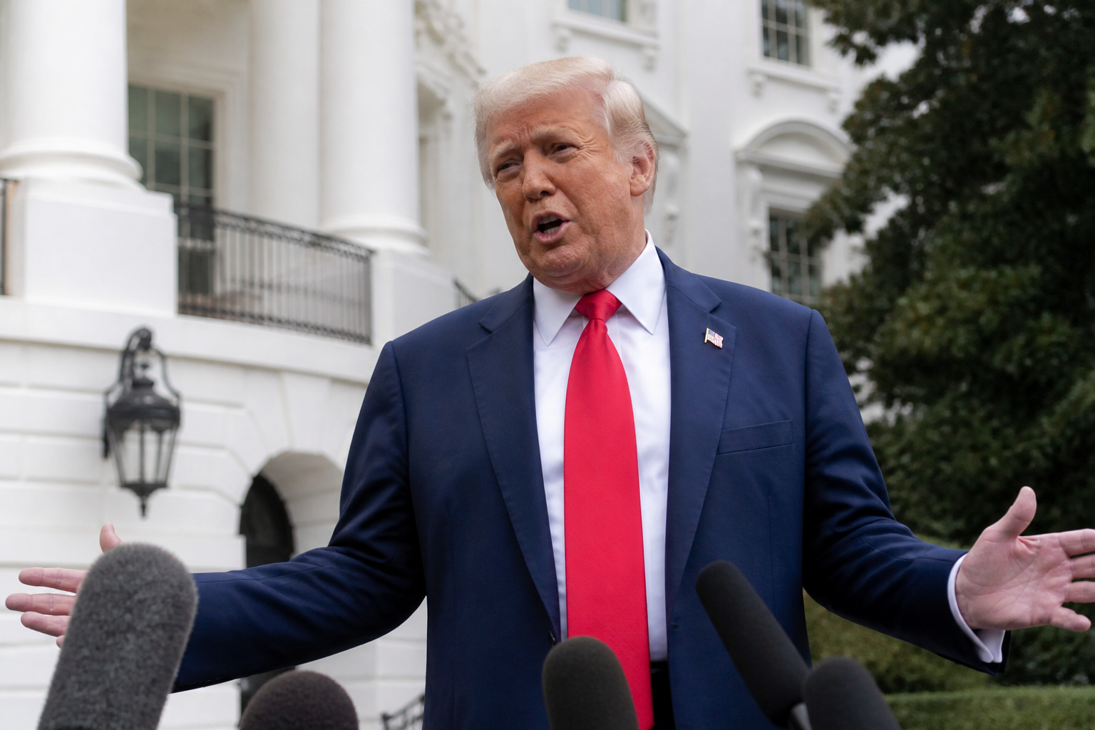 Evening digest: Trump displeased with Iran talks, jolts EU with auto tariffs