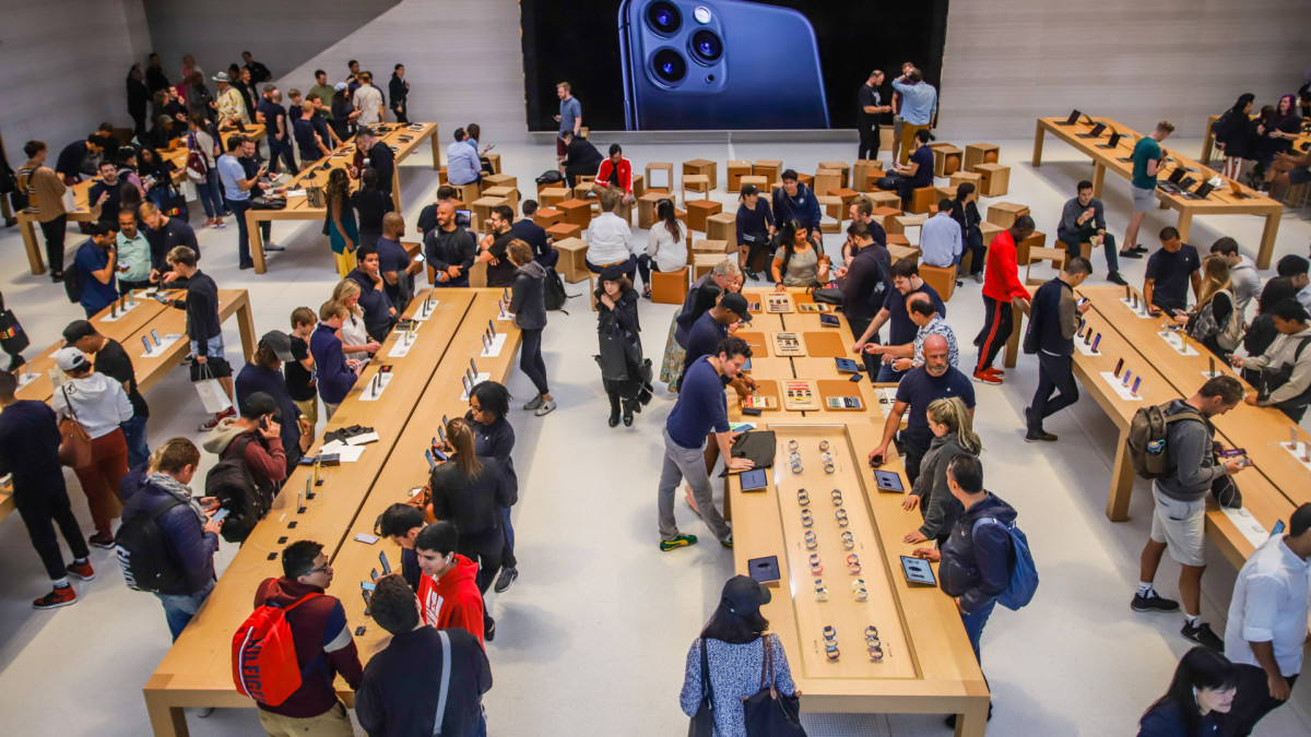 Apple closes all stores in fast-growing market 