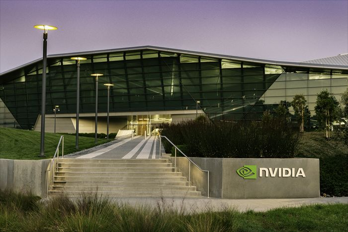 Why Nvidia stock is crashing 4% after Big Tech earnings