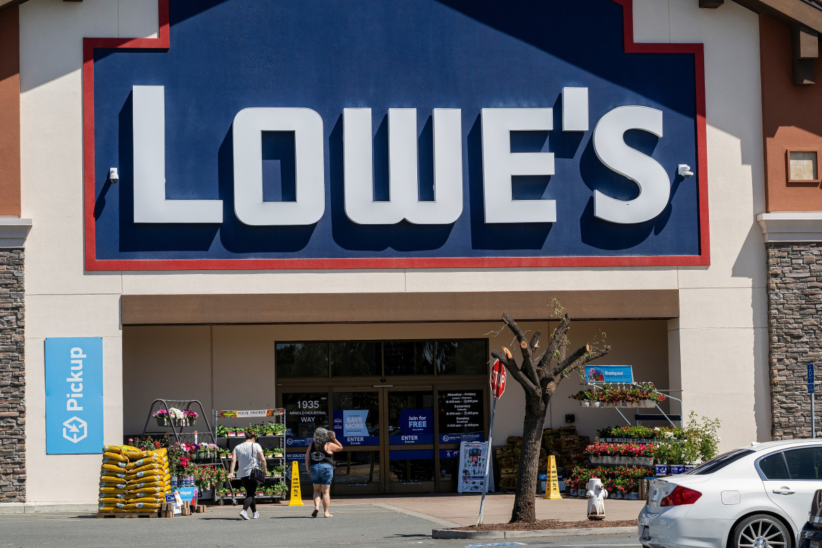 Lowe’s makes major change to how you interact with its stores   