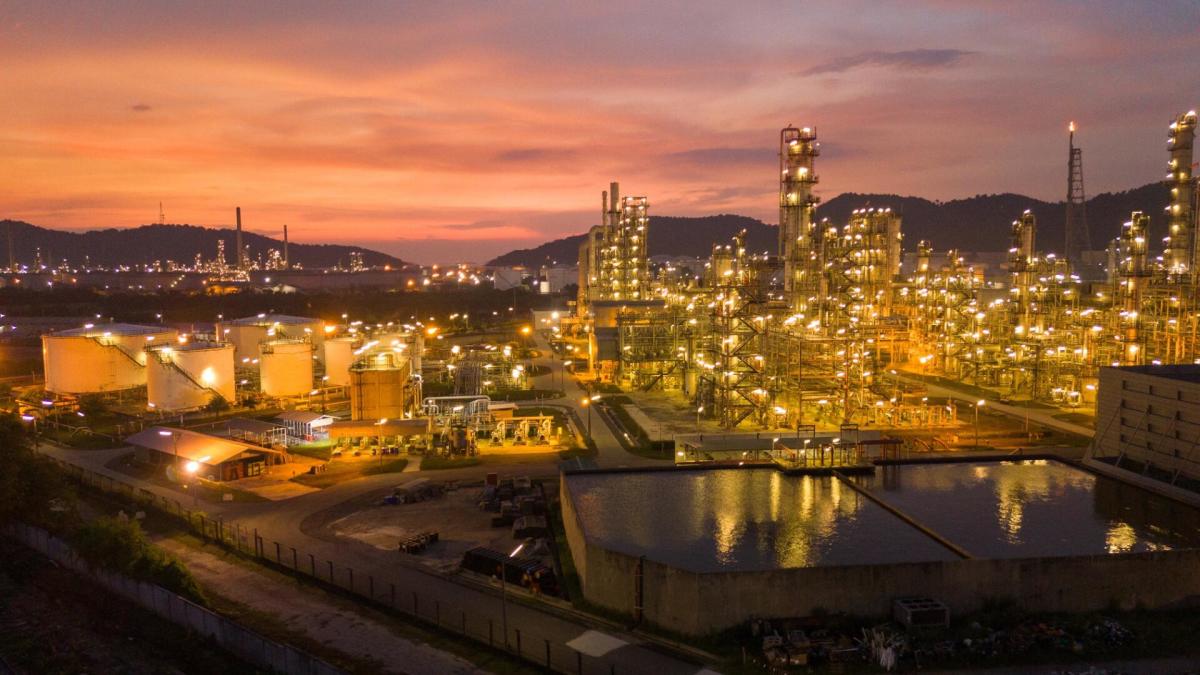 Valero CEO grabs billion dollar Venezuela oil advantage