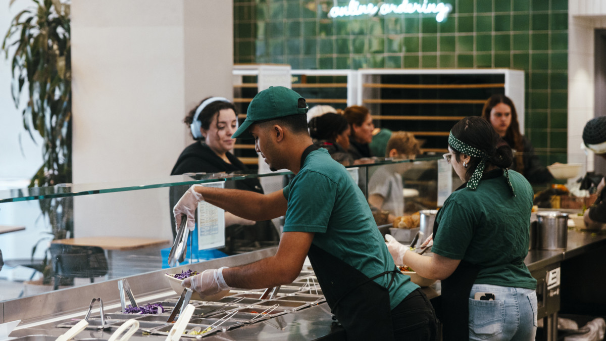 Popular fast food chain warns of more closures in 2026